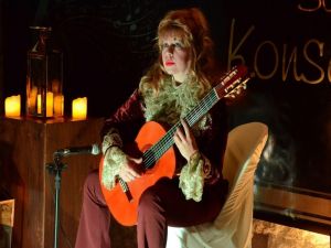 Gitarist Galina Vale Kuşadası’nda Konser Verdi