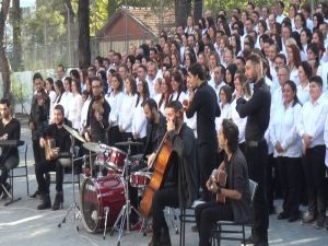 Çocuk Haklarına Dikkat Çekmek İçin Koro Oluşturuldu