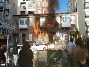 İzmir’de Kafede Korkutan Yangın