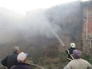 Sandıklı’da İki Katlı Kerpiç Evde Yangın