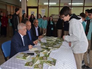 Yazar Çapkıner’den Gazi Ortaokulu’nda İmza Günü