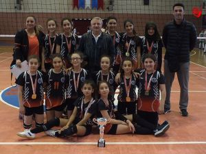 Gazipaşa Ortaokulu Küçük Kızlar Voleybol Takımı İl Şampiyonu Oldu
