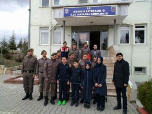 Ortaokul Öğrencilerinden Mehmetçiklere Moral Ziyareti