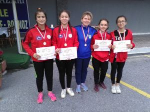 Badminton’da Manisa Büyükşehir Belediyespor’un Yıldızı Parladı