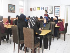 Kız Anadolu İmam Hatip Lisesinden Mehmetçiğimize Destek