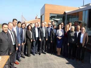 Kuşadası Ak Parti’den Tanışma Toplantısı