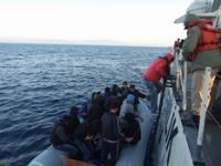İzmir’de Midilli Adası’na Kaçmaya Çalışan 38 Sığınmacı Yakalandı