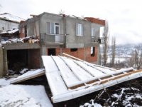 Simav’da Şiddetli Rüzgar Çatıları Uçurdu