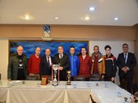 İşitme Engellilerden Başkan Çerçi’ye Plaket