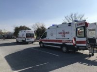 Virajı Alamayan Motosiklet Ağaca Çarptı; 2 Ağır Yaralı