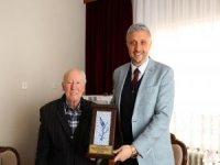 Yarım Asırlık Emekli Bakkallara Teşekkür Plaketi