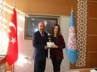 Yazar Ögretmenden Müdür Başyiğit’e Ziyaret