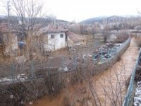 Uşak’ta Barajın Çatlaması Nedeniyle Boşaltılan Köylerde Endişeli Bekleyiş Sürüyor