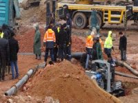 Çatlak Oluşan Barajda Su Tahliye Çalışmaları Devam Ediyor