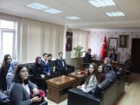 Öğrencilere Mesleğini Anlattı