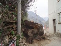 Aydın’da Heyelan Yol Kapattı