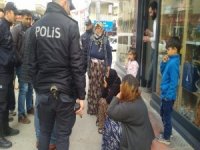 Tırnakçılık Yaparken Yakalanan Kadınlar Ortalığı Birbirine Kattı