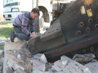 Tırın Dorsesindeki 25 Ton Ağırlığındaki Makine Yola Düştü