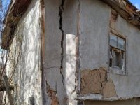 Bu Mahalle 4 Yıldır Kayıyor