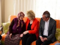 Vali Deniz Ve Eşi, Şehit Annesinin ’Kadınlar Günü’nü Kutladı