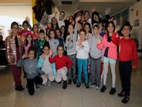 Menteşe Belediye Tiyatrosu Çocukları Güldürdü