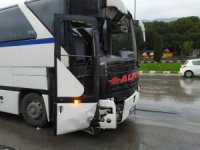 Manisa’da İşçi Servisi Kaza Yaptı: 8 Yaralı