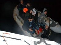 İzmir’de Motoru Bozulan Bottaki 9 Göçmen Kurtarıldı