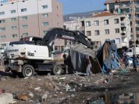 Karşıyaka’da Yıkım Operasyonu: Hurdacı Çadırları Kaldırıldı
