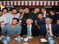 Kılıçdaroğlu Akşam Kahvesini Karşıyakalılarla İçti