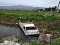 Yoldan Çıkan Kamyonet Kanala Uçtu