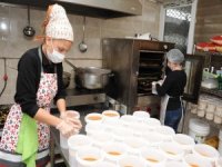 Balçova’da Yaşlı Vatandaşlara Sıcak Yemek