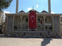 Polis Cami Önlerinde ‘Cuma Namazı’ Nöbeti Tuttu