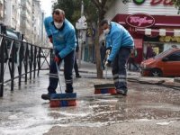 Manisa’nın Cadde Ve Sokakları Yıkanıyor