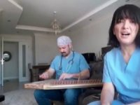 Doktor Çift Kanunla ‘Corona Cover’i Söyledi, Sosyal Medya Sallandı