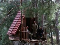 Korona Virüsünden Ağaç Tepesine Yaptıkları Evde Korunuyorlar