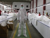 Tekstil Üretimini Durdurup Sağlıkçılar İçin Tulum Üretmeye Başladılar