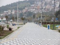 İzmir’de Sahil Ve Pazar Yerleri Boş Kaldı