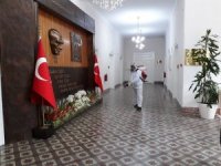 Manisa Valiliği Ve Cumhuriyet Meydanı Dezenfekte Edildi
