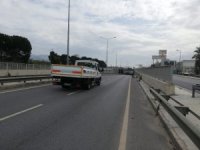 Arızalı Araçtan Dökülen Yağ Yolu Trafiğe Kapadı