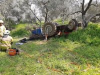 Devrilen Traktörün Altında Kalan Yaşlı Adam Öldü