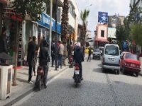 Korona Virüs Tedbirleri Akhisar’ın En İşlek Caddesini Trafiğe Kapattırdı