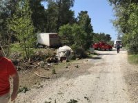 Freni Boşalan Kamyon Ormana Daldı