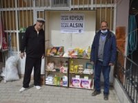 Tavşanlılı Muhtar "İmkanı Olan Bıraksın, İhtiyacı Olan Alsın" Rafı Oluşturdu
