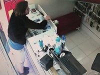Sokağa Çıkması Yasak Olan Çocuk Hırsızlık Yaparken Kameralara Yakalandı