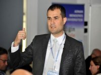 ‘Siyaset Gündeminde Köşe Kapmaca’ Piyasaya Çıktı