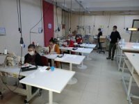 Uşak Üniversitesi 7 Bin 500 Adet Maske, 350 Adet Siper Üretti