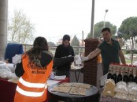 Kuyucak Belediyesi Esnaf Ve Vatandaşlara Maske Dağıttı