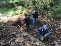 Manisa’da Kaçak Kazı Yapan 3 Kişiyi Jandarma Suçüstü Yakaladı