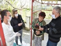 Evinden Çıkamayan Yaşlı Kadına Doğum Günü Sürprizi