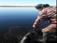 Göle Kaçak Bırakılan 2 Bin 550 Metre Ağ Ele Geçirildi